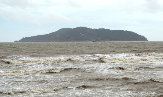 Đảo Ngư, nơi xảy ra vụ chìm tàu khiến 10 người mất tích. Ảnh: QĐ